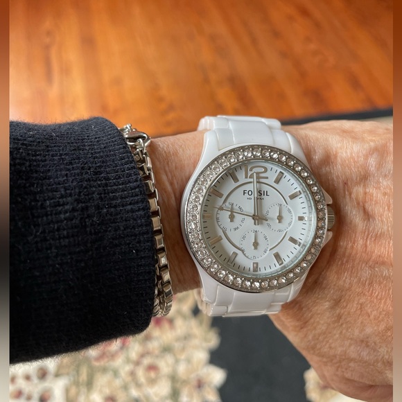 Fossil Relic Watch Porcelain - Picture 1 of 3